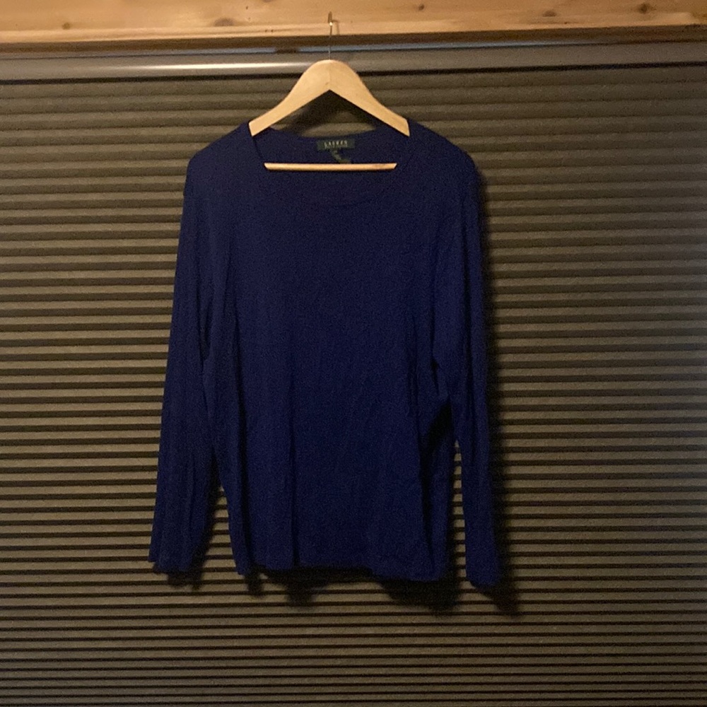 Long sleeve dark blue knit shirt